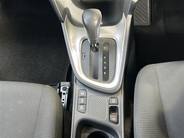 ヤリスクロス ハイブリッドG 純正ナビ バックカメラ コーナーセンサー BSM ETC レーダークルーズコントロール シートヒーター ドライブレコーダー ハンドルヒーター スマートキー SOSコール オートホールド 保証書(13枚目)