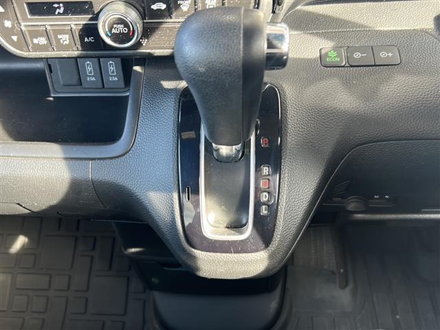 N-BOXカスタム G・Lホンダセンシング カロッツェリアナビ バックカメラ 片側パワスラ ドライブレコーダー ホンダセンシング サイドカーテンエアバッグ オートライト LEDヘッドライト フォグランプ 横滑り防止装置 ステアリングリモコン(12枚目)