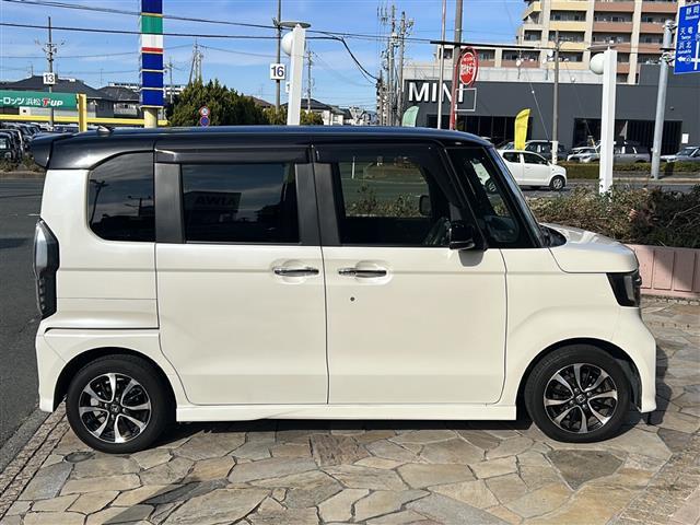 N-BOXカスタム G・Lホンダセンシング カロッツェリアナビ バックカメラ 片側パワスラ ドライブレコーダー ホンダセンシング サイドカーテンエアバッグ オートライト LEDヘッドライト フォグランプ 横滑り防止装置 ステアリングリモコン(32枚目)
