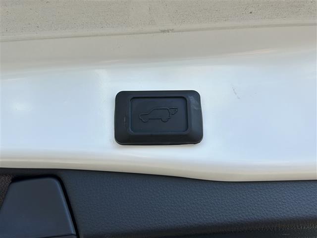 ＲＡＶ４ ハイブリッドアドベンチャー　オフロードパッケージＩＩ　純正ナビ・衝突軽減・レーンキープ・追従クルコン・ＢＳＭ・コーナーセンサー前後・全方位カメラ・ＥＴＣ２．０・ドラレコ・パワーシート・レザーシート・シートヒーター・エアシート・デジタルインナーミラー（19枚目）
