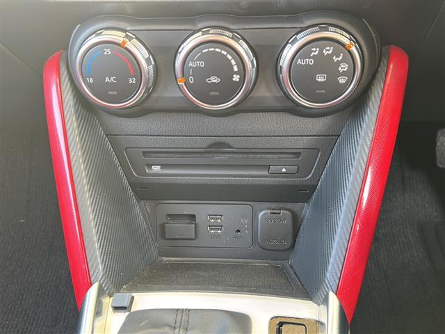 デミオ １３Ｓ　ミッドセンチュリー　純正ナビ・衝突軽減・横滑り防止装置・バックカメラ・ＥＴＣ・シートヒーター・ステリモ・ＨＵＤ・スマートキー・プッシュスタート・ＬＥＤヘッドライト・オートライト・純正フロアマット・純正アルミホイール（14枚目）