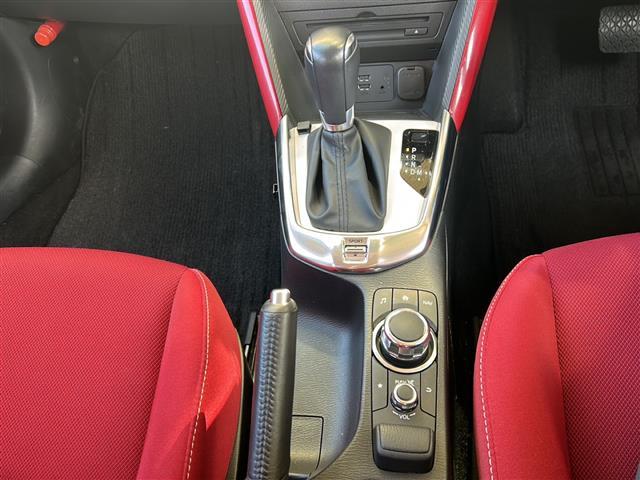 デミオ １３Ｓ　ミッドセンチュリー　純正ナビ・衝突軽減・横滑り防止装置・バックカメラ・ＥＴＣ・シートヒーター・ステリモ・ＨＵＤ・スマートキー・プッシュスタート・ＬＥＤヘッドライト・オートライト・純正フロアマット・純正アルミホイール（15枚目）