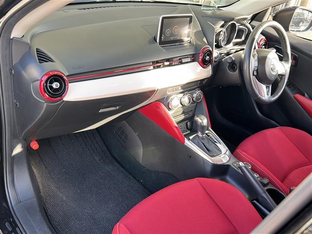 デミオ １３Ｓ　ミッドセンチュリー　純正ナビ・衝突軽減・横滑り防止装置・バックカメラ・ＥＴＣ・シートヒーター・ステリモ・ＨＵＤ・スマートキー・プッシュスタート・ＬＥＤヘッドライト・オートライト・純正フロアマット・純正アルミホイール（23枚目）