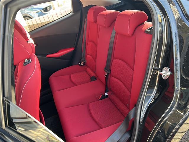 デミオ １３Ｓ　ミッドセンチュリー　純正ナビ・衝突軽減・横滑り防止装置・バックカメラ・ＥＴＣ・シートヒーター・ステリモ・ＨＵＤ・スマートキー・プッシュスタート・ＬＥＤヘッドライト・オートライト・純正フロアマット・純正アルミホイール（24枚目）