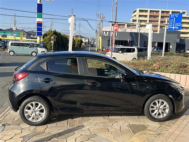 デミオ １３Ｓ　ミッドセンチュリー　純正ナビ・衝突軽減・横滑り防止装置・バックカメラ・ＥＴＣ・シートヒーター・ステリモ・ＨＵＤ・スマートキー・プッシュスタート・ＬＥＤヘッドライト・オートライト・純正フロアマット・純正アルミホイール（30枚目）