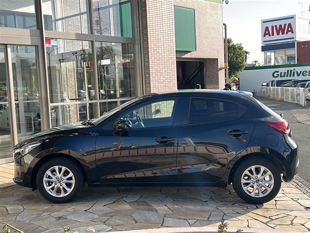 デミオ １３Ｓ　ミッドセンチュリー　純正ナビ・衝突軽減・横滑り防止装置・バックカメラ・ＥＴＣ・シートヒーター・ステリモ・ＨＵＤ・スマートキー・プッシュスタート・ＬＥＤヘッドライト・オートライト・純正フロアマット・純正アルミホイール（34枚目）