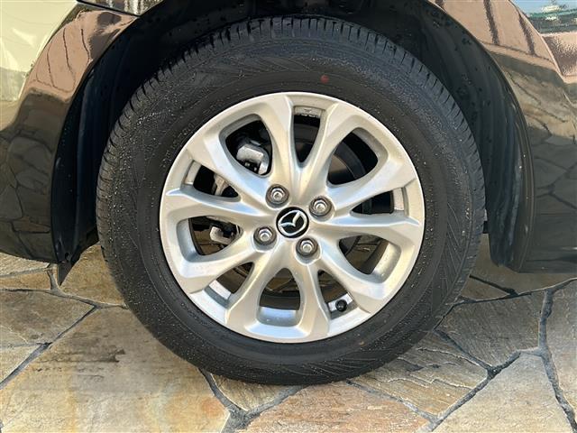 デミオ １３Ｓ　ミッドセンチュリー　純正ナビ・衝突軽減・横滑り防止装置・バックカメラ・ＥＴＣ・シートヒーター・ステリモ・ＨＵＤ・スマートキー・プッシュスタート・ＬＥＤヘッドライト・オートライト・純正フロアマット・純正アルミホイール（40枚目）