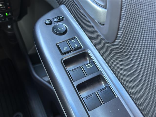 フリードハイブリッド ハイブリッド・Ｇホンダセンシング　純正ナビ・両側パワスラ・衝突軽減・レーンキープ・追従クルコン・バックカメラ・ＥＴＣ・ドラレコ・ＬＥＤヘッドライト・オートライト・フォグランプ・純正フロアマット・ヒーテッドドアミラー・ステリモ（15枚目）