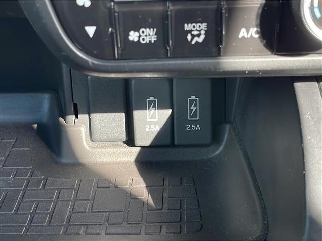 Ｎ－ＢＯＸカスタム Ｌターボ　スタイル＋ブラック　純正ナビ　バックカメラ　クリアランスソナー　前席シートヒーター　ブラック塗装１５インチアルミ　両側パワスラ　コンビシート　ＬＥＤヘッドライト　ＥＴＣ　電動パーキング　オートライト　フォグランプ（17枚目）