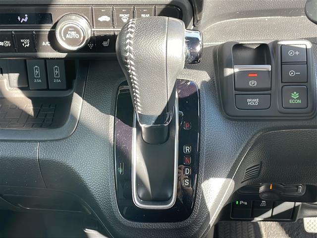 Ｎ－ＢＯＸカスタム Ｌターボ　スタイル＋ブラック　純正ナビ　バックカメラ　クリアランスソナー　前席シートヒーター　ブラック塗装１５インチアルミ　両側パワスラ　コンビシート　ＬＥＤヘッドライト　ＥＴＣ　電動パーキング　オートライト　フォグランプ（18枚目）