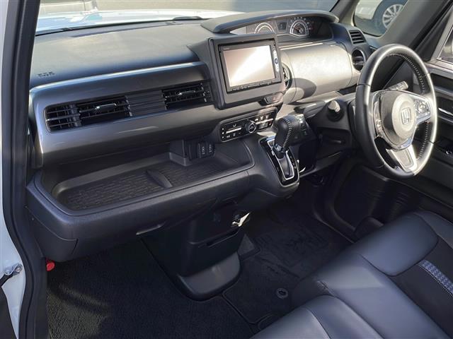 Ｎ－ＢＯＸカスタム Ｌターボ　スタイル＋ブラック　純正ナビ　バックカメラ　クリアランスソナー　前席シートヒーター　ブラック塗装１５インチアルミ　両側パワスラ　コンビシート　ＬＥＤヘッドライト　ＥＴＣ　電動パーキング　オートライト　フォグランプ（25枚目）