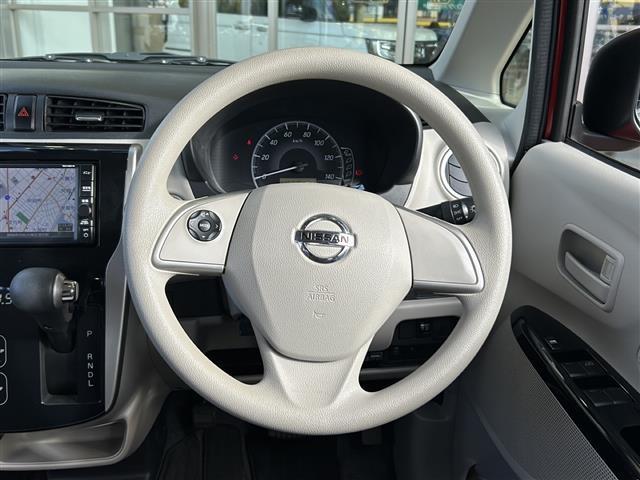 デイズ Ｘ　純正ナビ　フルセグＴＶ　アラウンドビューモニター　エマージェンシーブレーキ　プッシュスタート　インテリキー　アイドリングストップ　横滑り防止装置　マニュアルレベリング　オートエアコン　ドラレコ（5枚目）