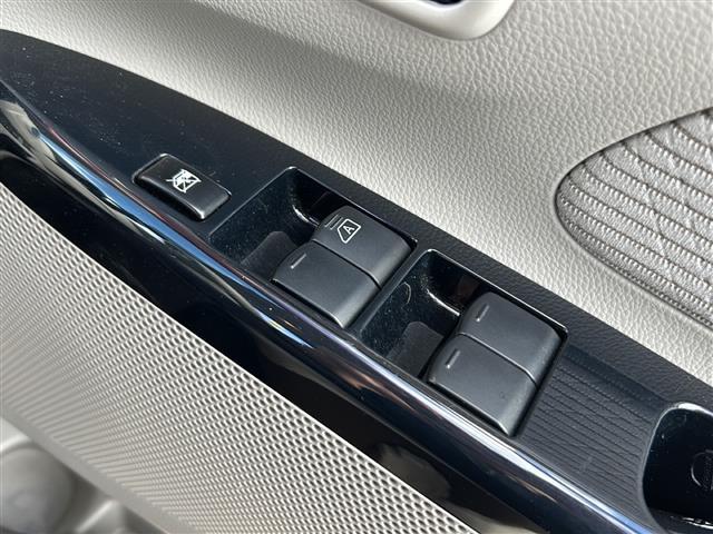 デイズ Ｘ　純正ナビ　フルセグＴＶ　アラウンドビューモニター　エマージェンシーブレーキ　プッシュスタート　インテリキー　アイドリングストップ　横滑り防止装置　マニュアルレベリング　オートエアコン　ドラレコ（15枚目）