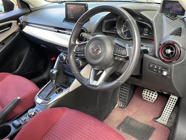 デミオ ＸＤノーブルクリムゾン　３６０°ビュー・モニター　ブラインドスポットモニター　アダプティブＬＥＤヘッドライト　スマートブレーキサポート　ヘッドアップディスプレイ　シートヒーター　クリアランスソナー　ドライブレコーダー　レー探（21枚目）