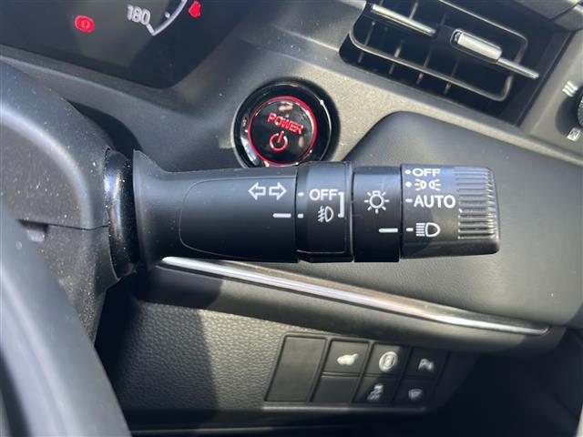 ヴェゼル ｅ：ＨＥＶ　Ｚ　全方位カメラ　ＥＴＣ２．０　シートヒーター　電動パーキング　ホンダセンシング　ＢＳＭ　プレミアムオーディオ　ワイヤレス充電　パワーテールゲート　純正１８インチアルミ　パドルシフト　コーナーセンサー（11枚目）