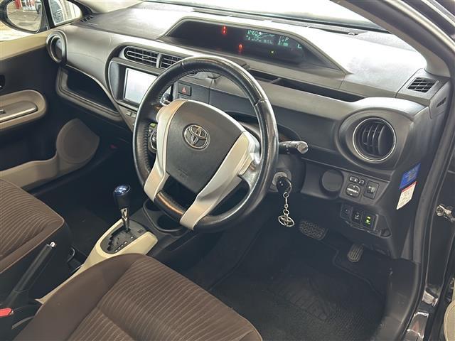 アクア Ｇ　純正ナビ　ＥＴＣ　オートエアコン　１６インチ社外アルミ　運転席＋助手席シートヒーター　電動格納ミラー　マニュアルレベリング　ｎａｎｏｅ　間欠ワイパー　ＬＥＤヘッドライト　純正マット　リモコンキー（17枚目）