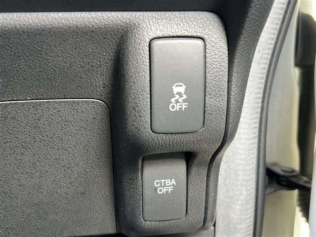 Ｎ－ＢＯＸカスタム ２トーンカラースタイル　Ｇ・ターボＡパッケージ　純正ナビ　ＥＴＣ　両側パワスラ　クルーズコントロール　１５インチ純正アルミ　オートエアコン　バックカメラ　横滑り防止装置　ディスチャージヘッドライト　アイドリングストップ　サイドカーテンエアバッグ（14枚目）