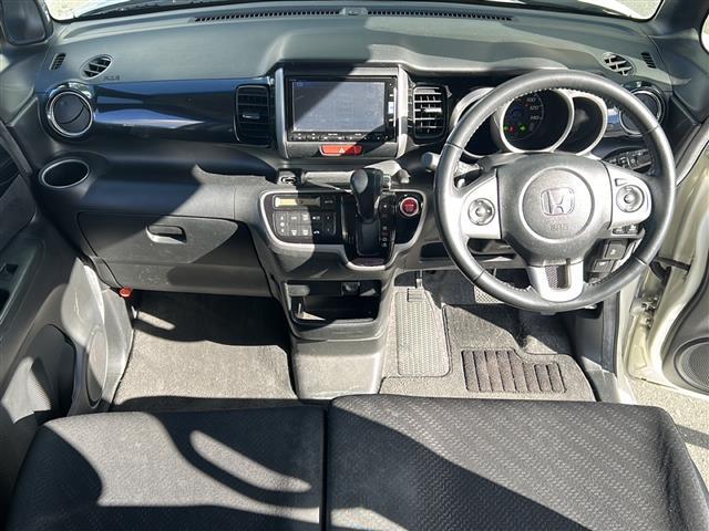 Ｎ－ＢＯＸカスタム ２トーンカラースタイル　Ｇ・ターボＡパッケージ　純正ナビ　ＥＴＣ　両側パワスラ　クルーズコントロール　１５インチ純正アルミ　オートエアコン　バックカメラ　横滑り防止装置　ディスチャージヘッドライト　アイドリングストップ　サイドカーテンエアバッグ（42枚目）