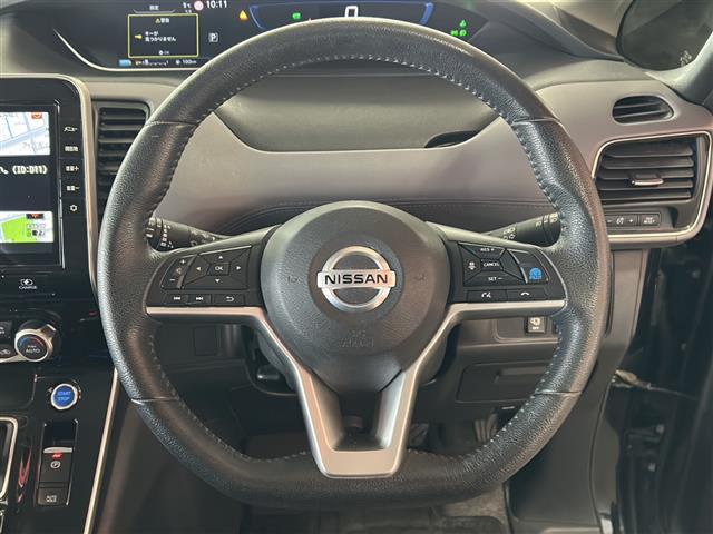 セレナ ｅ－パワー　ハイウェイスターＶ　純正ナビ　アラウンドビューモニター　フリップダウンモニター　両側パワスラ　プロパイロット　エマージェンシーブレーキ　デジタルインナーミラー　ＬＥＤヘッドライト　ＥＴＣ　ステリモ　リアエアコン　電動Ｐ（5枚目）