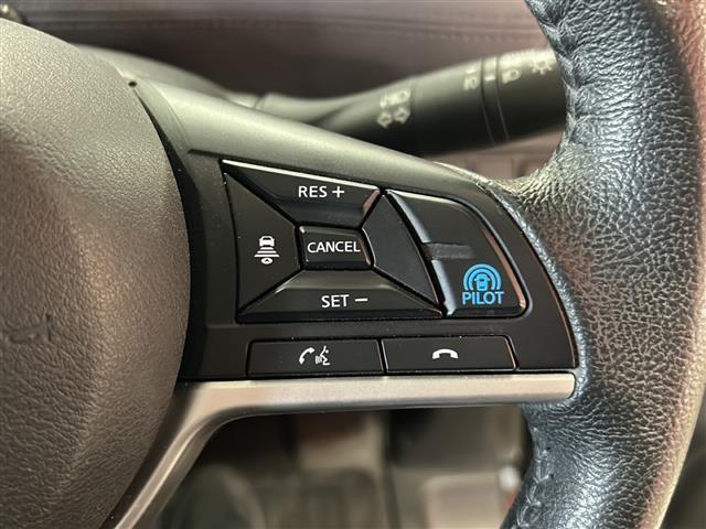 セレナ ｅ－パワー　ハイウェイスターＶ　純正ナビ　アラウンドビューモニター　フリップダウンモニター　両側パワスラ　プロパイロット　エマージェンシーブレーキ　デジタルインナーミラー　ＬＥＤヘッドライト　ＥＴＣ　ステリモ　リアエアコン　電動Ｐ（8枚目）