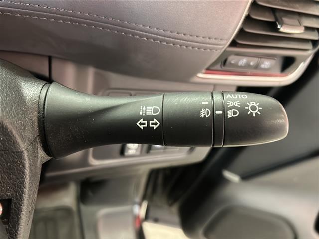 セレナ ｅ－パワー　ハイウェイスターＶ　純正ナビ　アラウンドビューモニター　フリップダウンモニター　両側パワスラ　プロパイロット　エマージェンシーブレーキ　デジタルインナーミラー　ＬＥＤヘッドライト　ＥＴＣ　ステリモ　リアエアコン　電動Ｐ（10枚目）