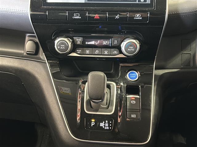 セレナ ｅ－パワー　ハイウェイスターＶ　純正ナビ　アラウンドビューモニター　フリップダウンモニター　両側パワスラ　プロパイロット　エマージェンシーブレーキ　デジタルインナーミラー　ＬＥＤヘッドライト　ＥＴＣ　ステリモ　リアエアコン　電動Ｐ（13枚目）