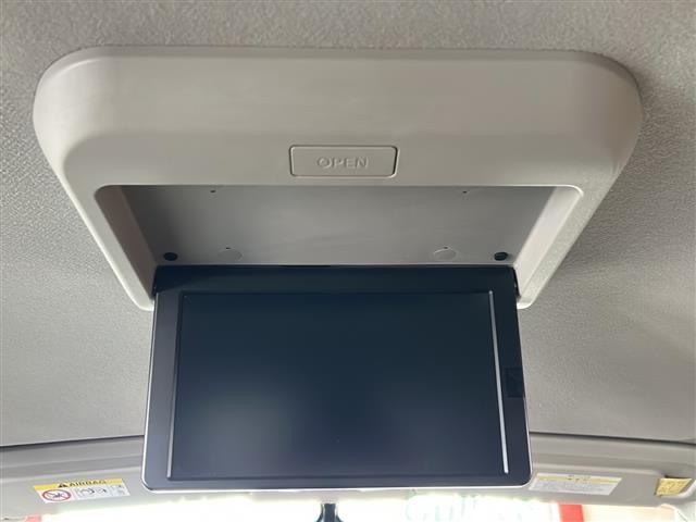 セレナ ｅ－パワー　ハイウェイスターＶ　純正ナビ　アラウンドビューモニター　フリップダウンモニター　両側パワスラ　プロパイロット　エマージェンシーブレーキ　デジタルインナーミラー　ＬＥＤヘッドライト　ＥＴＣ　ステリモ　リアエアコン　電動Ｐ（15枚目）