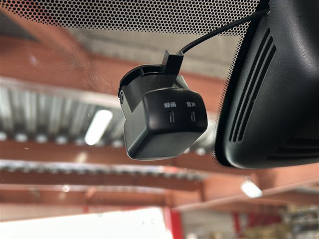 セレナ ｅ－パワー　ハイウェイスターＶ　純正ナビ　アラウンドビューモニター　フリップダウンモニター　両側パワスラ　プロパイロット　エマージェンシーブレーキ　デジタルインナーミラー　ＬＥＤヘッドライト　ＥＴＣ　ステリモ　リアエアコン　電動Ｐ（17枚目）