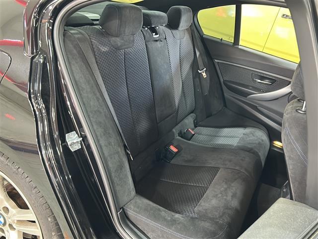 3シリーズ 320i Mスポーツ 純正ナビ・衝突軽減・レーンキープ・追従クルコン・バックカメラ・ETC・パワーシートD/N席・パドルシフト・ステリモ・社外フロアマットト・純正アルミホイール・LEDヘッドライト・オートライト(23枚目)