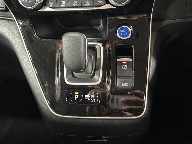 セレナ e-パワー ハイウェイスターV 純正ナビ 両側パワースライドドア アラウンドビューモニター ドライブレコーダー フリップダウンモニター フルセグテレビ インテリジェントルームミラー ステアリングスイッチ レーダークルーズコントロール(5枚目)