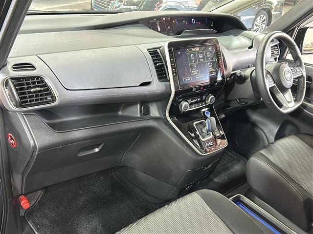 セレナ e-パワー ハイウェイスターV 純正ナビ 両側パワースライドドア アラウンドビューモニター ドライブレコーダー フリップダウンモニター フルセグテレビ インテリジェントルームミラー ステアリングスイッチ レーダークルーズコントロール(22枚目)