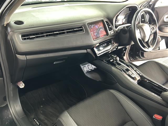 ヴェゼル ハイブリッドZ・ホンダセンシング 純正8インチナビ バックカメラ フルセグテレビ シートヒーター ETC ルーフレール 純正アルミホイール プッシュスタート スマートキー ホンダセンシング オートホールド 電動パーキングブレーキ(27枚目)