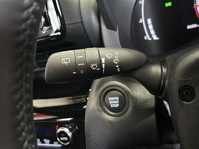 ヤリスクロス Z ウルバーノ 純正ナビ 全方位カメラ 前席シートヒーター ヘッドアップディスプレイ ETC ハーフレザー BSM トヨタセーフティセンス LEDヘッドライト オートハイビーム パワーバックドア ハンドルヒーター(10枚目)