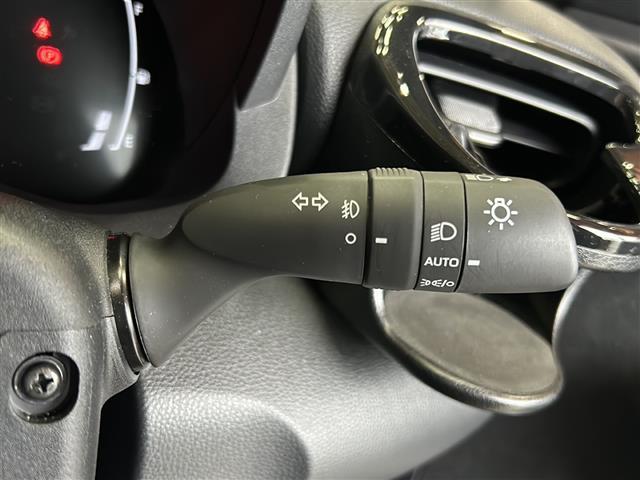 ヤリスクロス Z ウルバーノ 純正ナビ 全方位カメラ 前席シートヒーター ヘッドアップディスプレイ ETC ハーフレザー BSM トヨタセーフティセンス LEDヘッドライト オートハイビーム パワーバックドア ハンドルヒーター(11枚目)