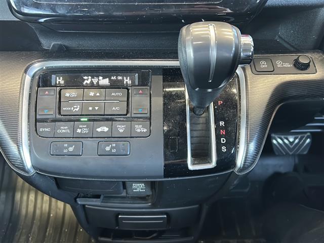 ステップワゴンスパーダ スパーダ・クールスピリット　ホンダセンシング　純正ナビ・両側パワスラ・後席モニター・衝突軽減・レーンキープ・追従クルコン・全方位カメラ・ＥＴＣ・ドラレコ・ハーフレザーシート・シートヒーターＤ／Ｎ席・純正フロアマット・純正アルミホイール（15枚目）