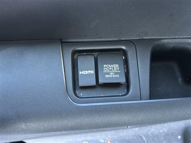 ステップワゴンスパーダ スパーダ・クールスピリット　ホンダセンシング　純正ナビ・両側パワスラ・後席モニター・衝突軽減・レーンキープ・追従クルコン・全方位カメラ・ＥＴＣ・ドラレコ・ハーフレザーシート・シートヒーターＤ／Ｎ席・純正フロアマット・純正アルミホイール（17枚目）