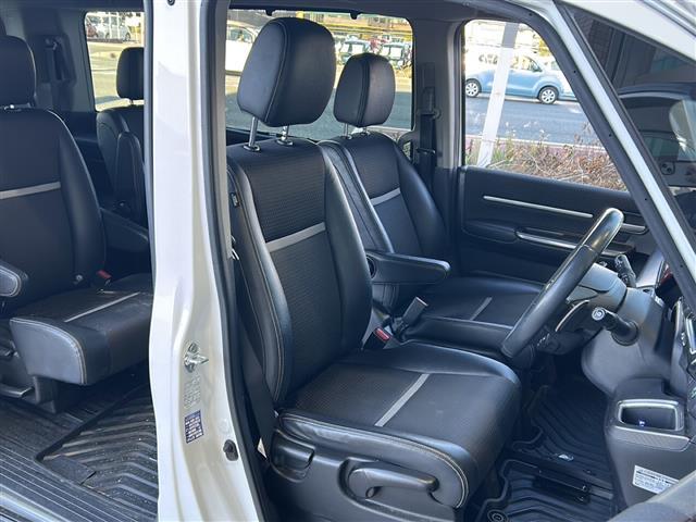 ステップワゴンスパーダ スパーダ・クールスピリット　ホンダセンシング　純正ナビ・両側パワスラ・後席モニター・衝突軽減・レーンキープ・追従クルコン・全方位カメラ・ＥＴＣ・ドラレコ・ハーフレザーシート・シートヒーターＤ／Ｎ席・純正フロアマット・純正アルミホイール（19枚目）