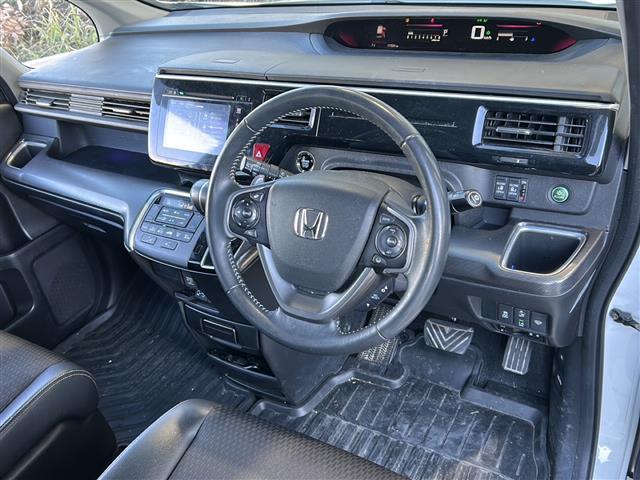 ステップワゴンスパーダ スパーダ・クールスピリット　ホンダセンシング　純正ナビ・両側パワスラ・後席モニター・衝突軽減・レーンキープ・追従クルコン・全方位カメラ・ＥＴＣ・ドラレコ・ハーフレザーシート・シートヒーターＤ／Ｎ席・純正フロアマット・純正アルミホイール（20枚目）