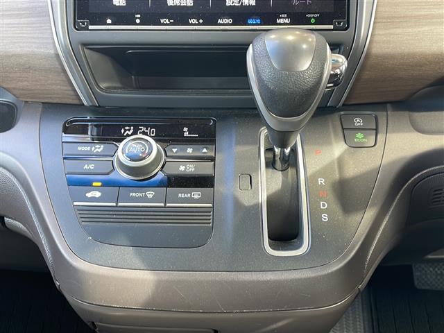 フリード＋ Ｇ・ホンダセンシング　純正ナビ　レーダークルーズコントロール　ドライブレコーダー　レーンキープアシスト　ステアリングリモコン　オートライト　アイドリングストップ　両側パワースライドドア　バックカメラ　ＥＴＣ　スマートキー（12枚目）