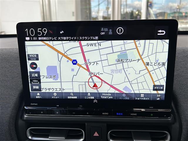 フリード ｅ：ＨＥＶエアー　ＥＸ　純正ナビ　レーダークルーズコントロール　ドライブレコーダー　両側パワースライドドア　ステアリングリモコン　ＥＴＣ　ＢＳＭ　レーンキープアシスト　コーナーセンサー　アラウンドビューモニター　ホールド（2枚目）