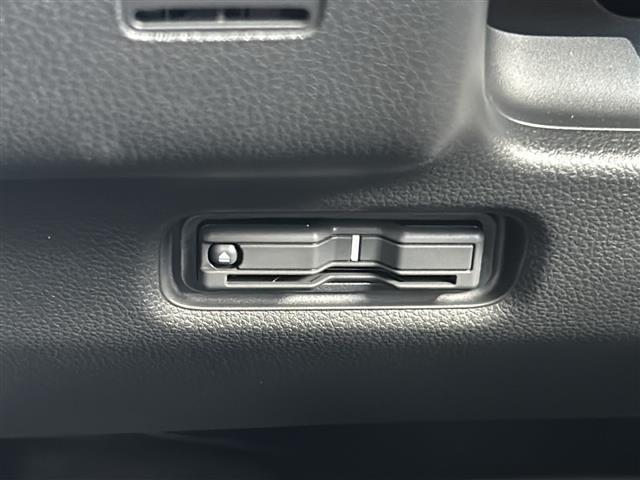 フリード ｅ：ＨＥＶエアー　ＥＸ　純正ナビ　レーダークルーズコントロール　ドライブレコーダー　両側パワースライドドア　ステアリングリモコン　ＥＴＣ　ＢＳＭ　レーンキープアシスト　コーナーセンサー　アラウンドビューモニター　ホールド（15枚目）