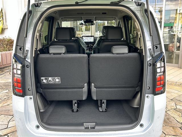 フリード ｅ：ＨＥＶエアー　ＥＸ　純正ナビ　レーダークルーズコントロール　ドライブレコーダー　両側パワースライドドア　ステアリングリモコン　ＥＴＣ　ＢＳＭ　レーンキープアシスト　コーナーセンサー　アラウンドビューモニター　ホールド（29枚目）