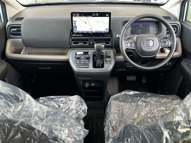 フリード ｅ：ＨＥＶエアー　ＥＸ　純正ナビ　レーダークルーズコントロール　ドライブレコーダー　両側パワースライドドア　ステアリングリモコン　ＥＴＣ　ＢＳＭ　レーンキープアシスト　コーナーセンサー　アラウンドビューモニター　ホールド（42枚目）