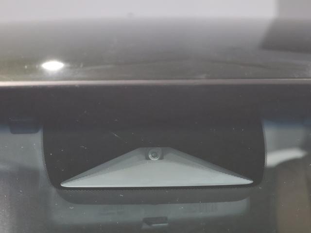 フィット e:HEVリュクス 禁煙車 運転支援機能 衝突軽減ブレーキ LEDヘッドライト 前後ドライブレコーダ先進ライト 障害物センサー 純正9インチナビ バックカメラ Bluetooth接続 ミュージックラック ETC DVD(12枚目)