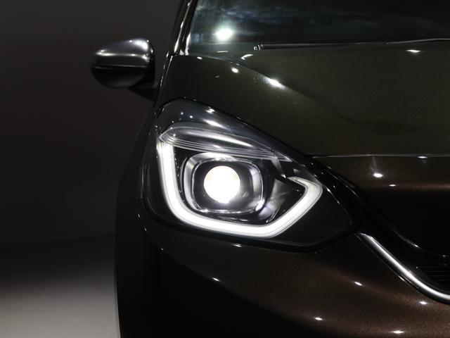 フィット e:HEVリュクス 禁煙車 運転支援機能 衝突軽減ブレーキ LEDヘッドライト 前後ドライブレコーダ先進ライト 障害物センサー 純正9インチナビ バックカメラ Bluetooth接続 ミュージックラック ETC DVD(14枚目)