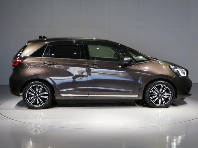 フィット e:HEVリュクス 禁煙車 運転支援機能 衝突軽減ブレーキ LEDヘッドライト 前後ドライブレコーダ先進ライト 障害物センサー 純正9インチナビ バックカメラ Bluetooth接続 ミュージックラック ETC DVD(17枚目)