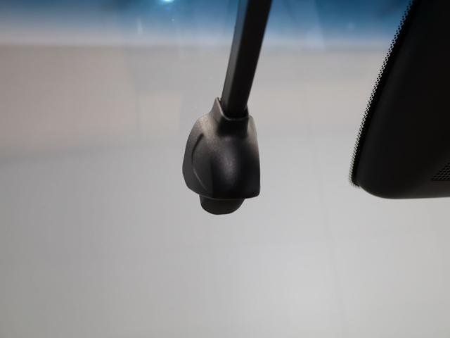 フィット e:HEVリュクス 禁煙車 運転支援機能 衝突軽減ブレーキ LEDヘッドライト 前後ドライブレコーダ先進ライト 障害物センサー 純正9インチナビ バックカメラ Bluetooth接続 ミュージックラック ETC DVD(43枚目)