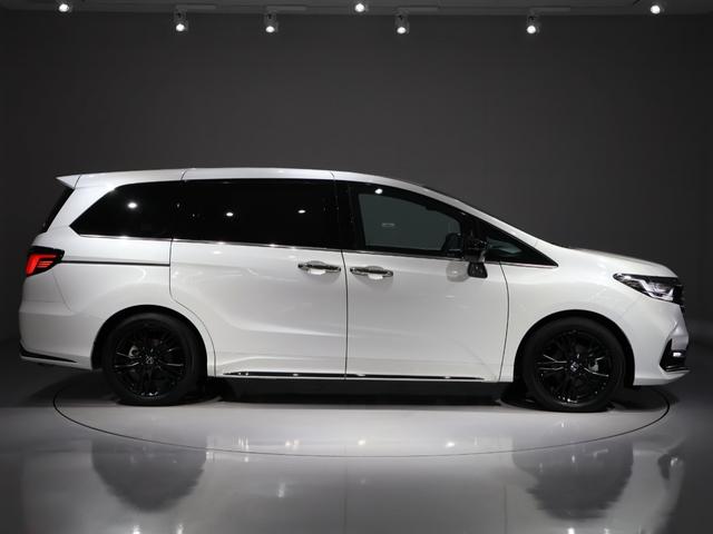 オデッセイハイブリッド e:HEVアブソルート・EXブラックエディション 禁煙車 運転支援機能 衝突軽減ブレーキ スマートキー 15.6インチリア席モニター 11.4インチ純正ナビ パワーテールゲート 両側電動スライドドア LEDヘッドライト マルチビューモニター VSA(17枚目)