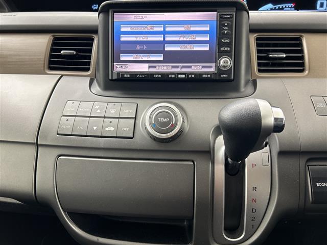 ステップワゴン Ｇ　Ｌ　ＨＤＤナビパッケージ　４ＷＤ　純正ＨＤＤナビ　両側パワースライドドア　ＥＴＣ　ステアリングスイッチ（9枚目）