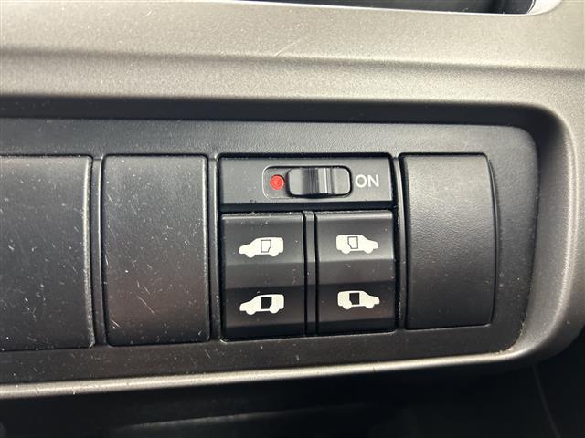 ステップワゴン Ｇ　Ｌ　ＨＤＤナビパッケージ　４ＷＤ　純正ＨＤＤナビ　両側パワースライドドア　ＥＴＣ　ステアリングスイッチ（12枚目）